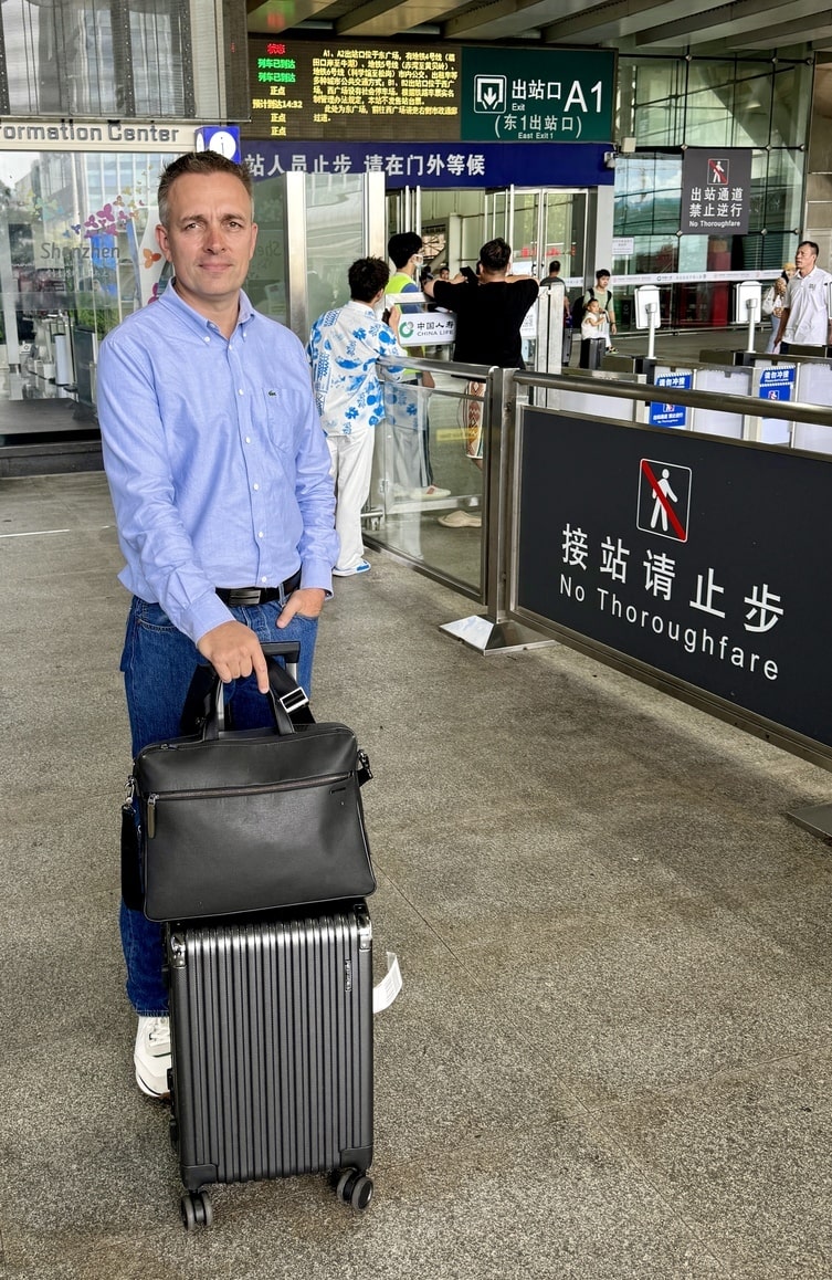 sylvain co fondateur d'inkubox à l'aéroport